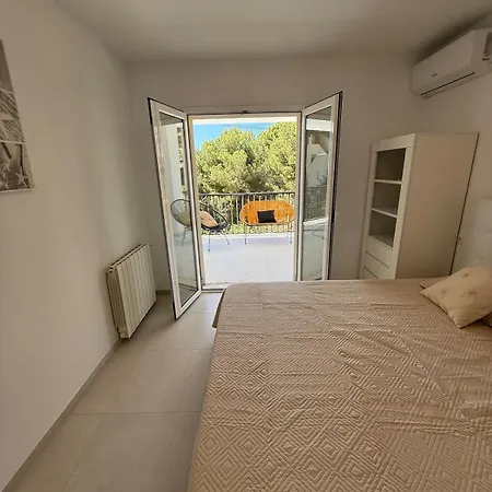 Exklusiv With Sea View And Pool In Villa *