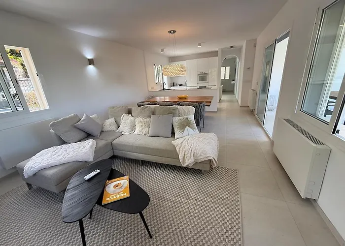 Exklusiv With Sea View And Pool In *