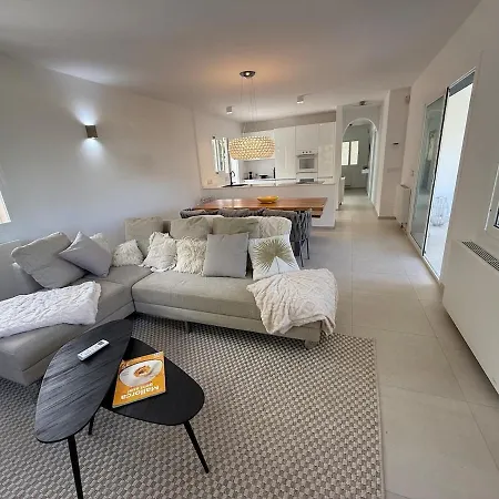 Exklusiv With Sea View And Pool In *