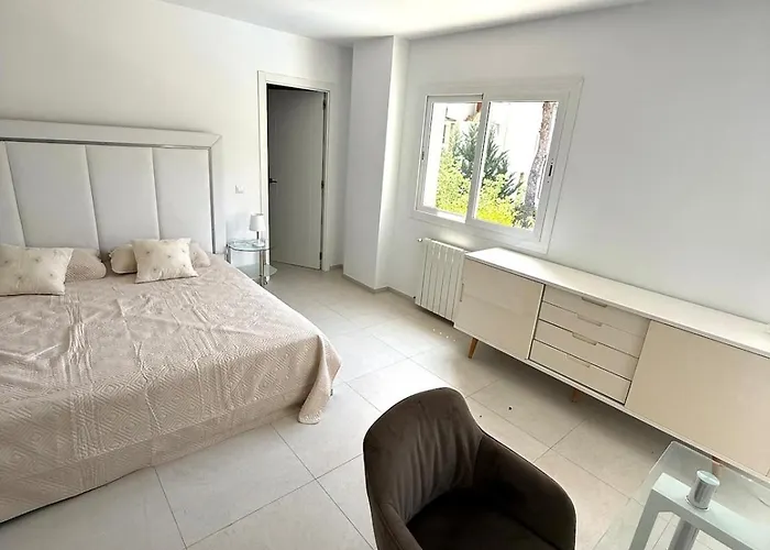 Exklusiv With Sea View And Pool In Villa