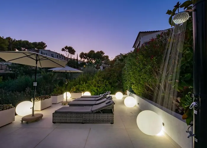 Exklusiv With Sea View And Pool In Villa *